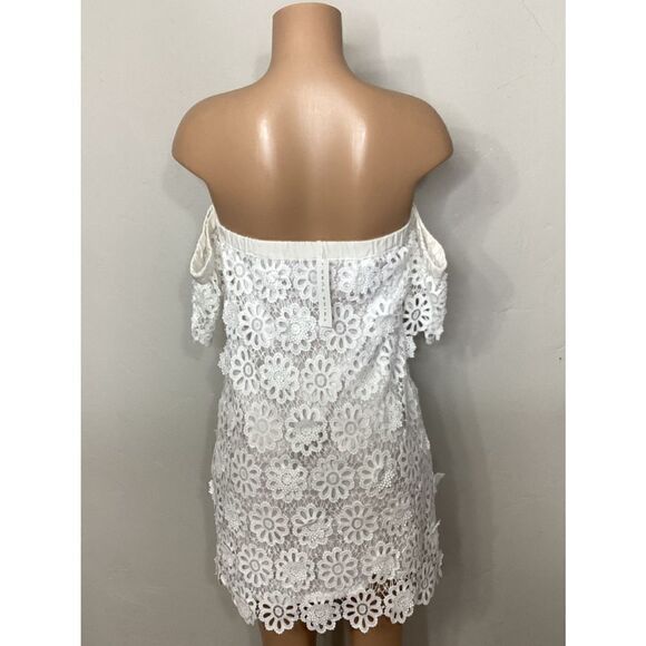 New. Trina Turk white lace dress. Regularly $298 - Picture 8 of 12